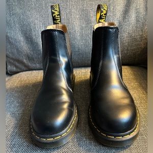 Doc Martens 2976 smooth leather Chelsea boots